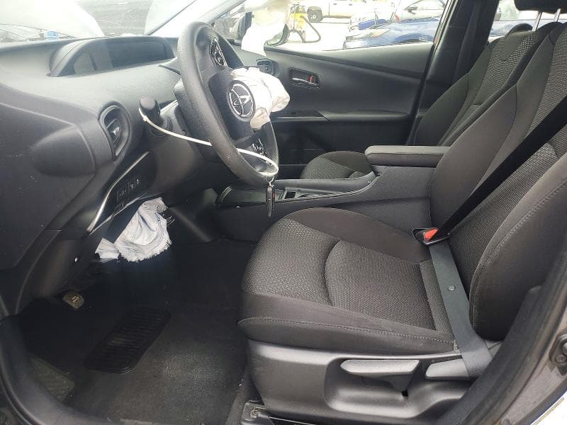 2021 TOYOTA PRIUS LE 7