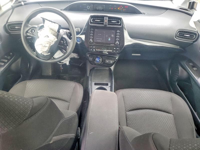 2021 TOYOTA PRIUS LE 8