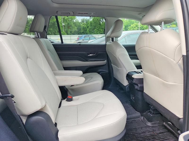 2025 TOYOTA GRAND HIGHLANDER XLE 11