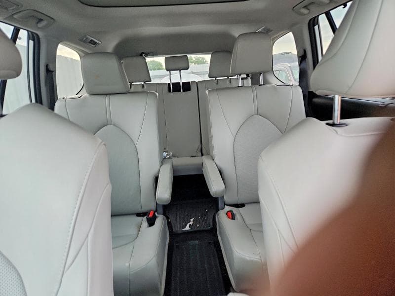 2025 TOYOTA GRAND HIGHLANDER XLE 10
