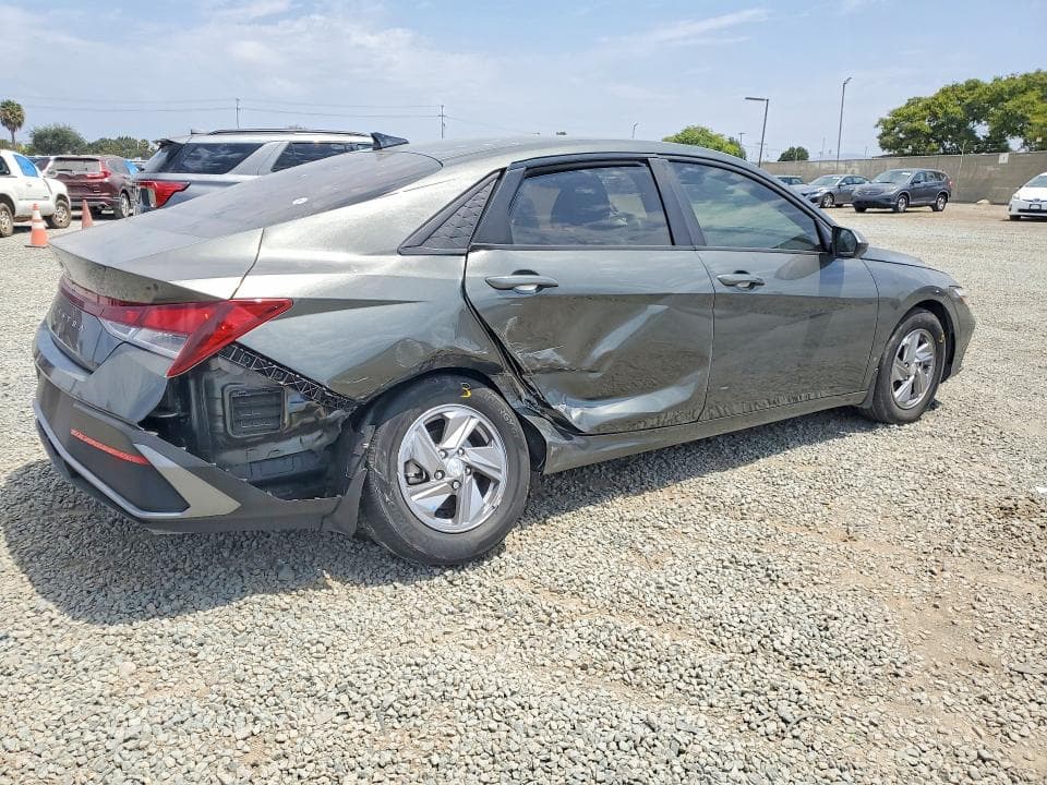 2024 HYUNDAI ELANTRA SE 3