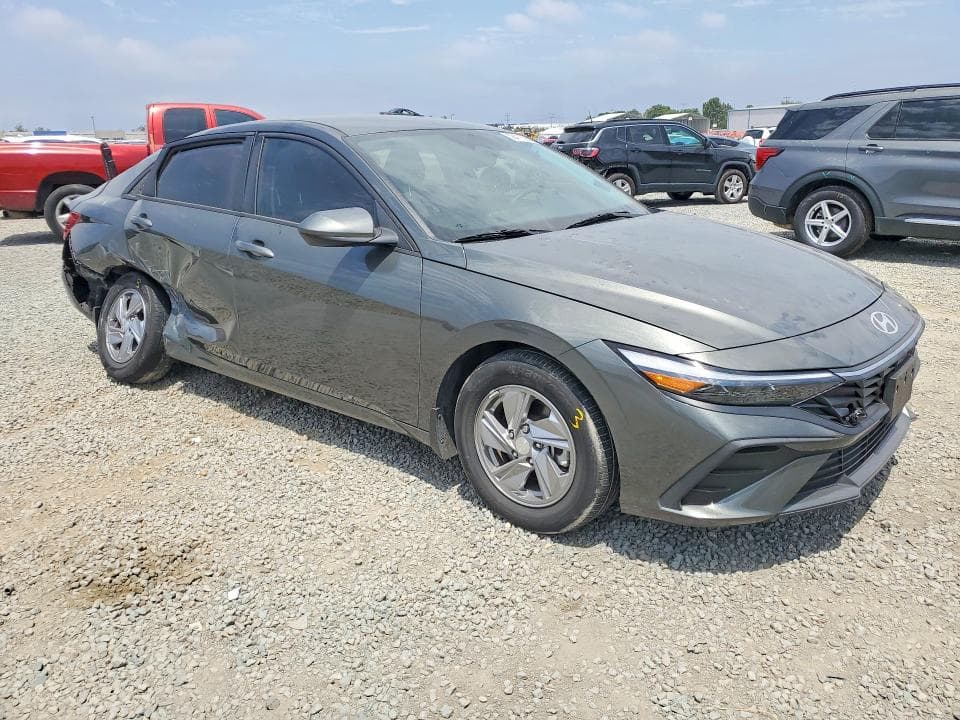 2024 HYUNDAI ELANTRA SE 4