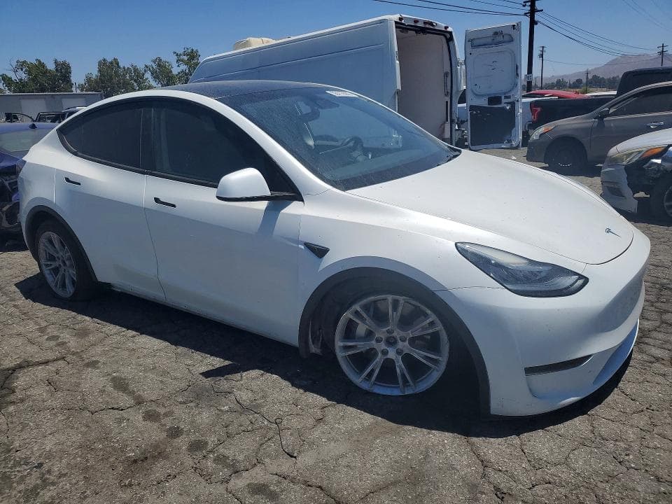 2023 TESLA MODEL Y 4
