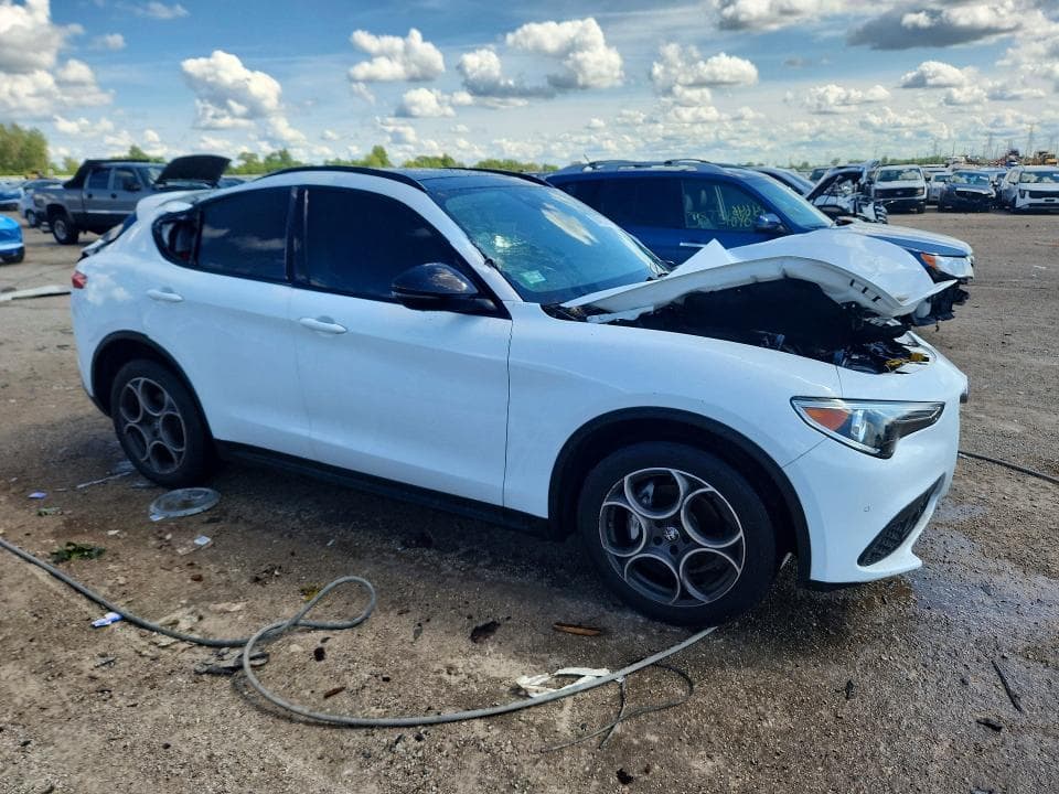 2021 ALFA ROMEO STELVIO SPORT SPORT 4