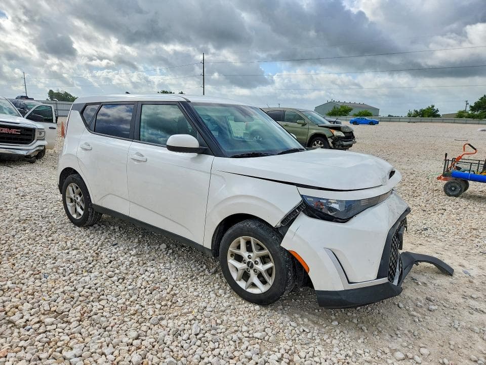 2023 KIA SOUL LX 4