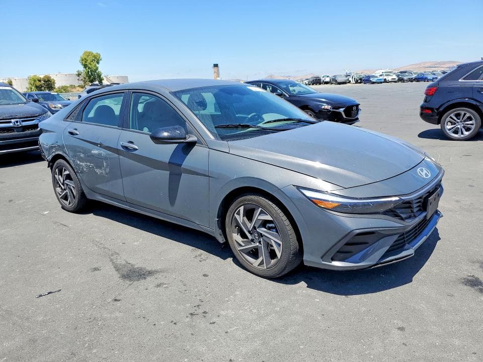 2025 HYUNDAI ELANTRA SEL SPORT 4
