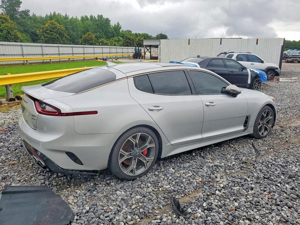 2018 KIA STINGER GT2 3