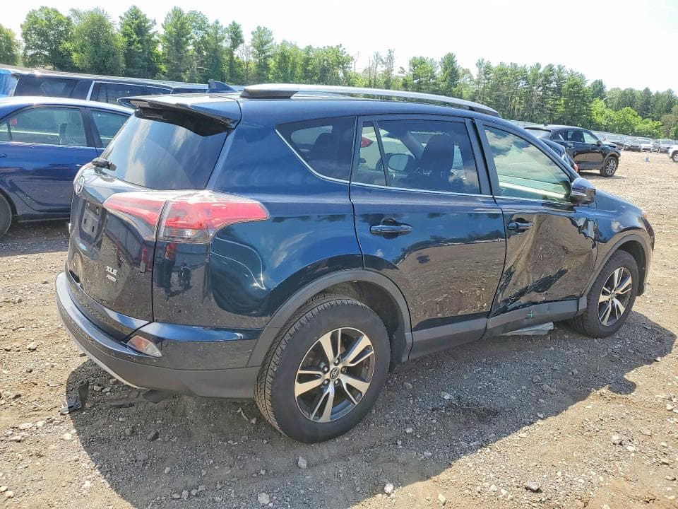 2018 TOYOTA RAV4 XLE 3