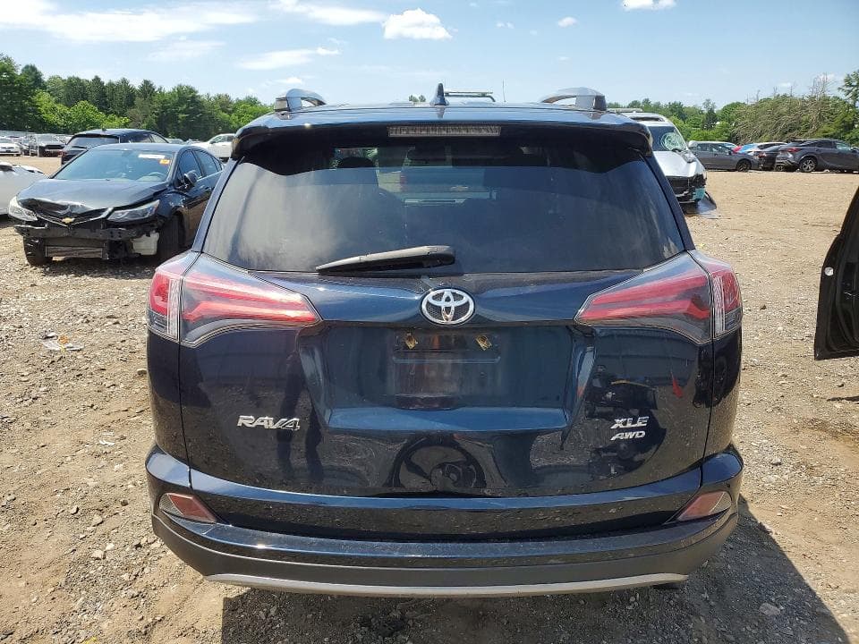 2018 TOYOTA RAV4 XLE 6