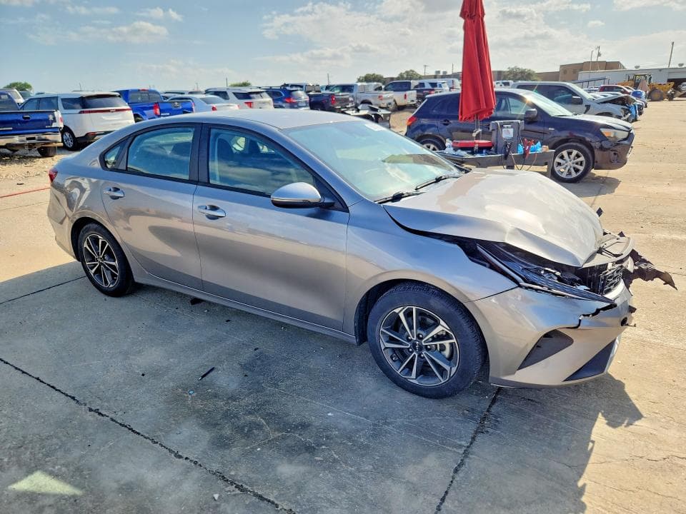 2023 KIA FORTE LXS 4