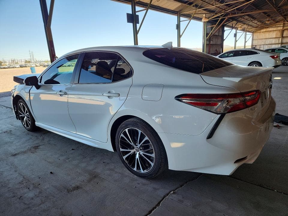 2020 TOYOTA CAMRY SE 2