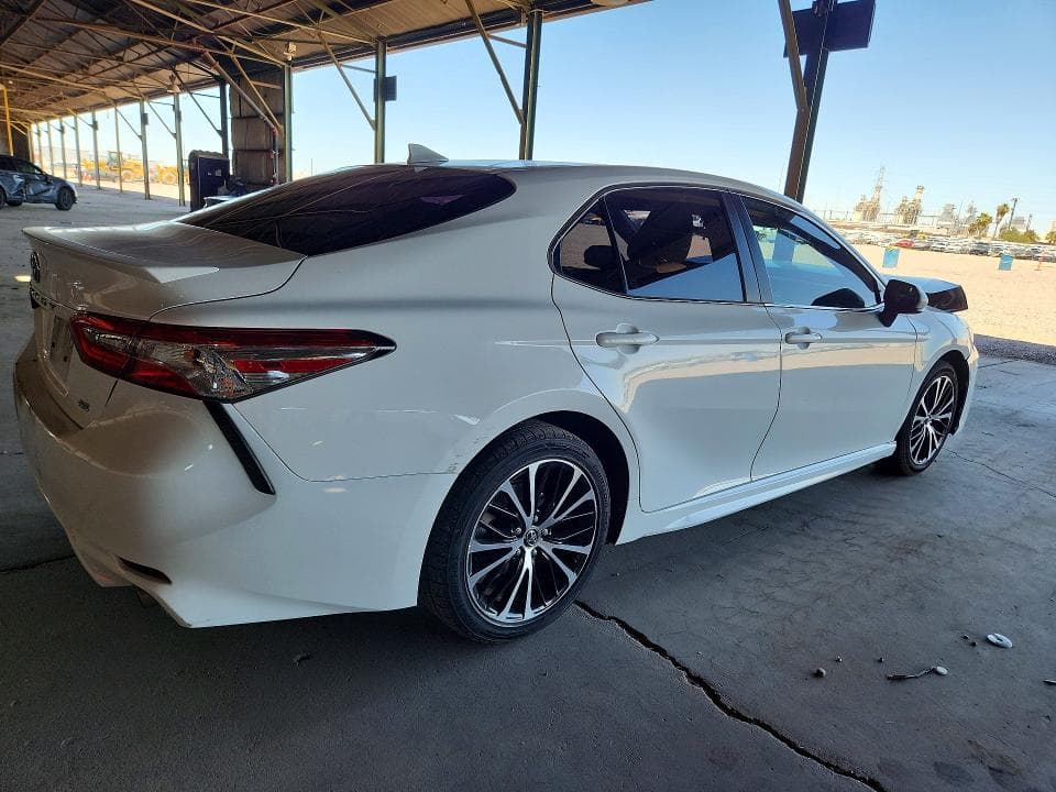 2020 TOYOTA CAMRY SE 3
