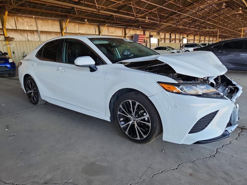 2020 TOYOTA CAMRY SE 4