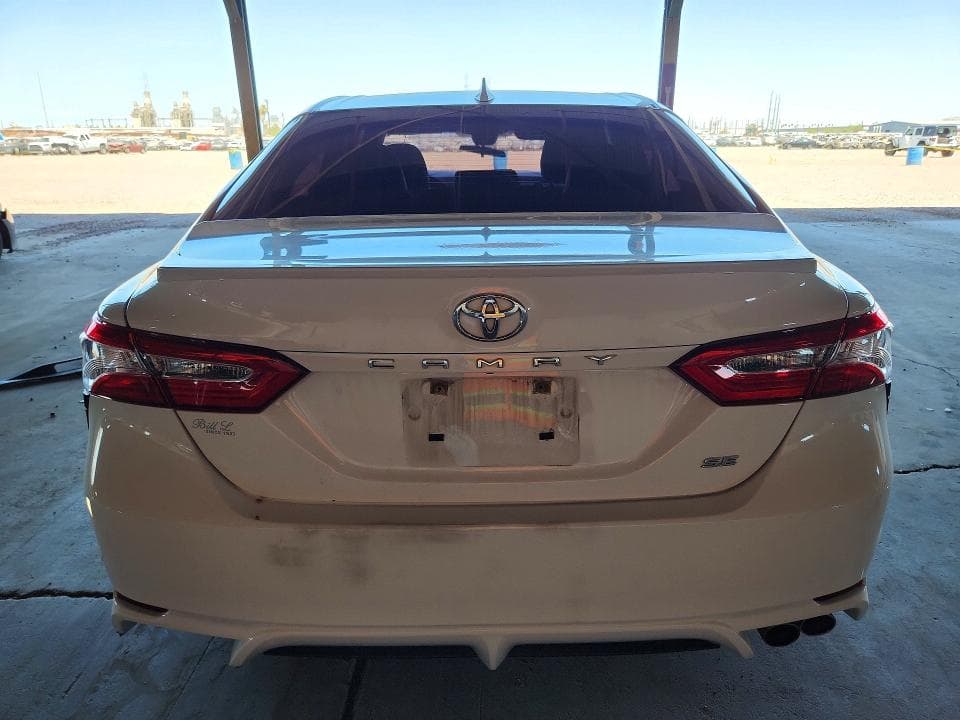 2020 TOYOTA CAMRY SE 6