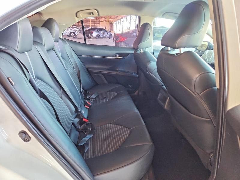 2020 TOYOTA CAMRY SE 10