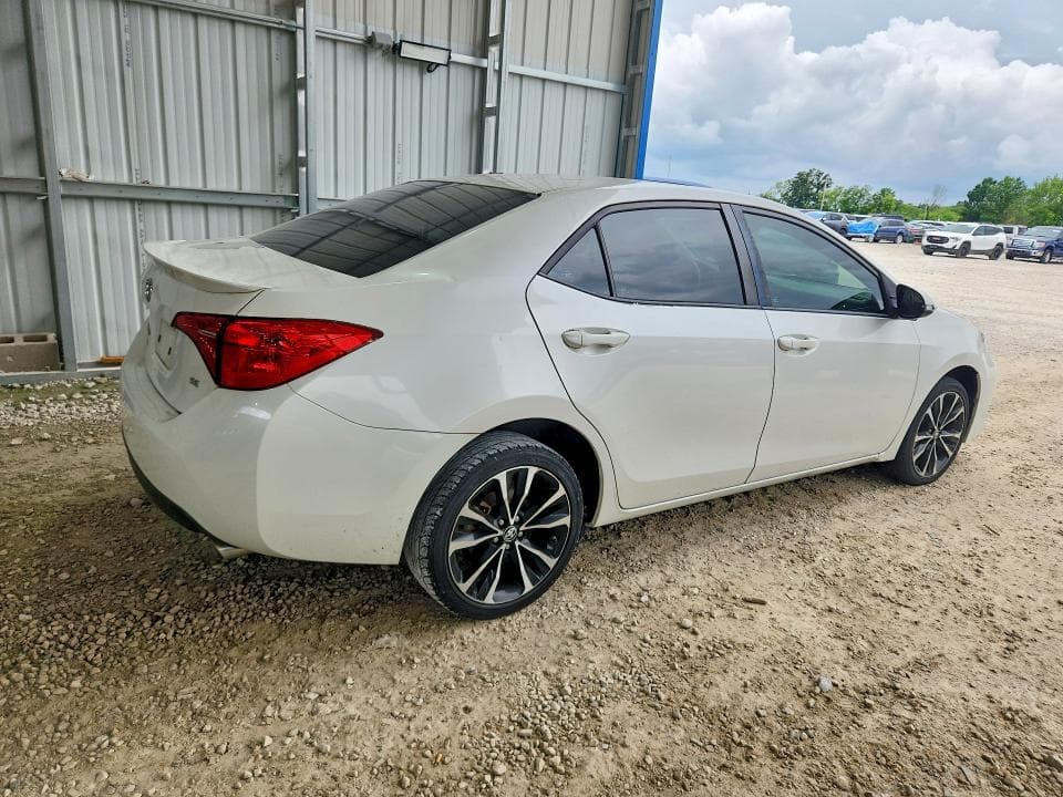 2017 TOYOTA COROLLA SE 3