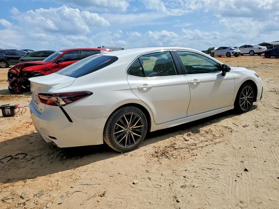 2021 TOYOTA CAMRY SE 3