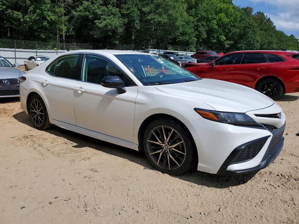 2021 TOYOTA CAMRY SE 4