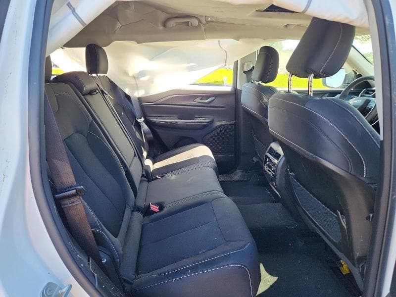 2024 JEEP GRAND CHEROKEE LAREDO 11