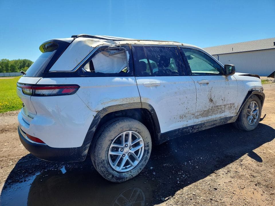 2024 JEEP GRAND CHEROKEE LAREDO 3