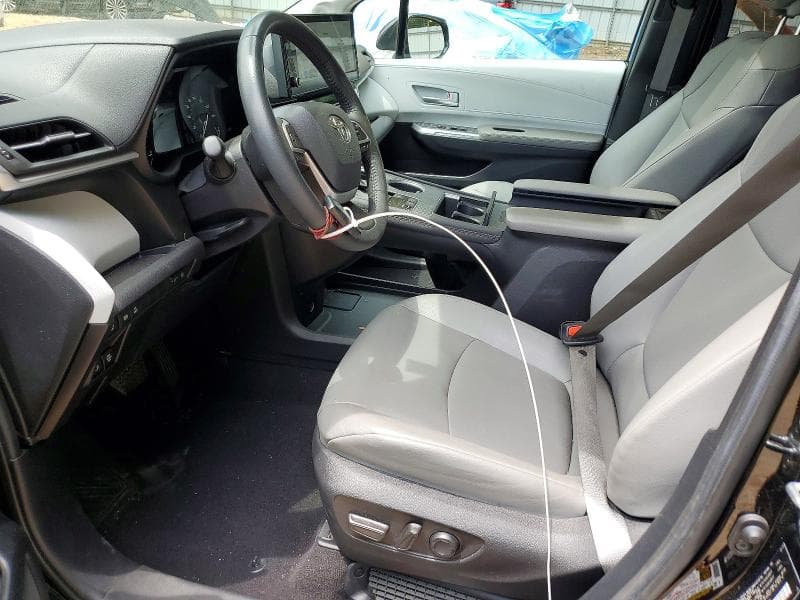 2025 TOYOTA SIENNA XLE 8-PASSENGER XLE 8-PASSENGER 7
