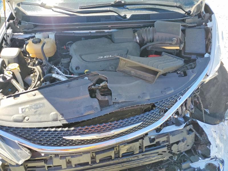 2018 CHRYSLER PACIFICA LIMITED 11