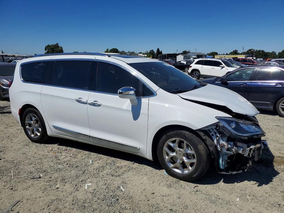 2018 CHRYSLER PACIFICA LIMITED 4