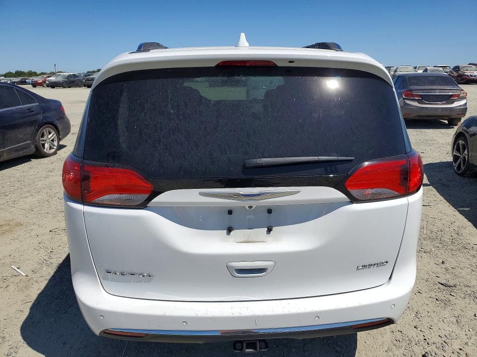 2018 CHRYSLER PACIFICA LIMITED 6