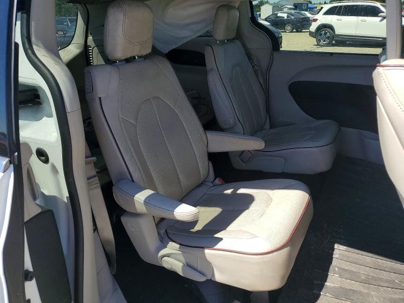 2018 CHRYSLER PACIFICA LIMITED 10