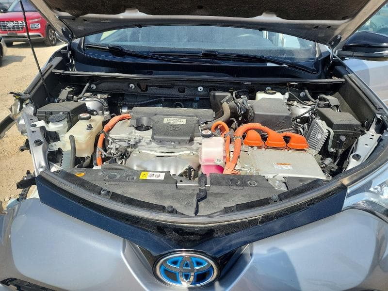 2017 TOYOTA RAV4 HV SE 12