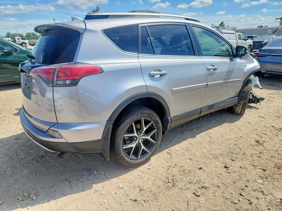 2017 TOYOTA RAV4 HV SE 3