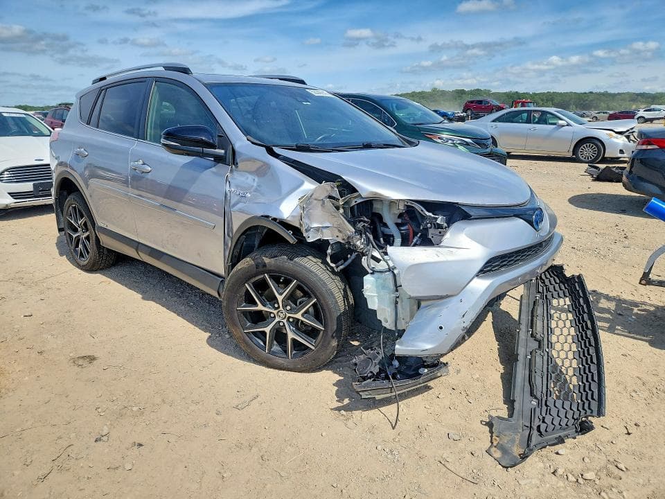 2017 TOYOTA RAV4 HV SE 4