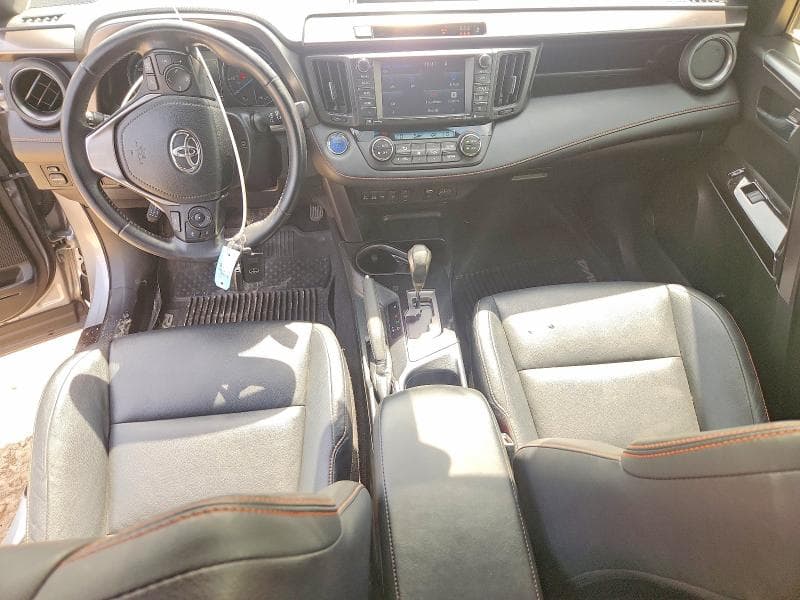 2017 TOYOTA RAV4 HV SE 8