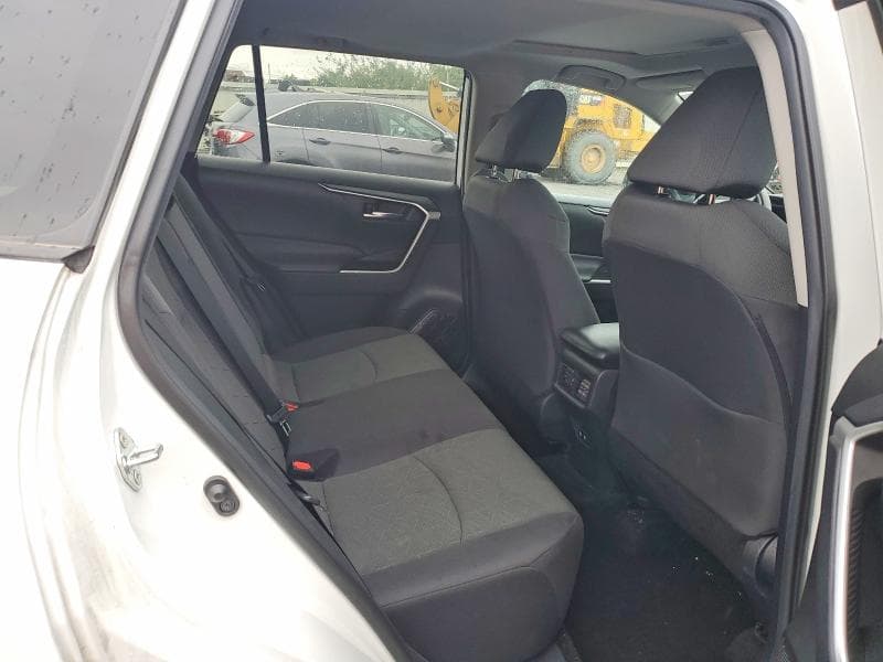 2021 TOYOTA RAV4 XLE 11