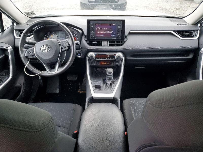 2021 TOYOTA RAV4 XLE 8