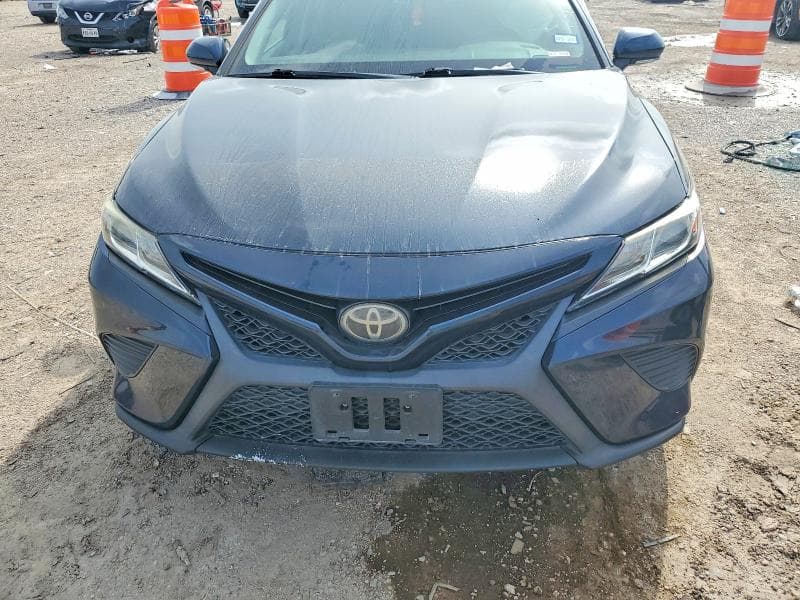 2018 TOYOTA CAMRY SE 11