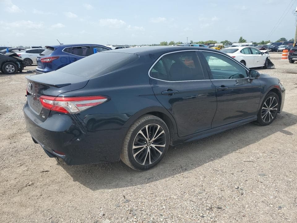2018 TOYOTA CAMRY SE 3