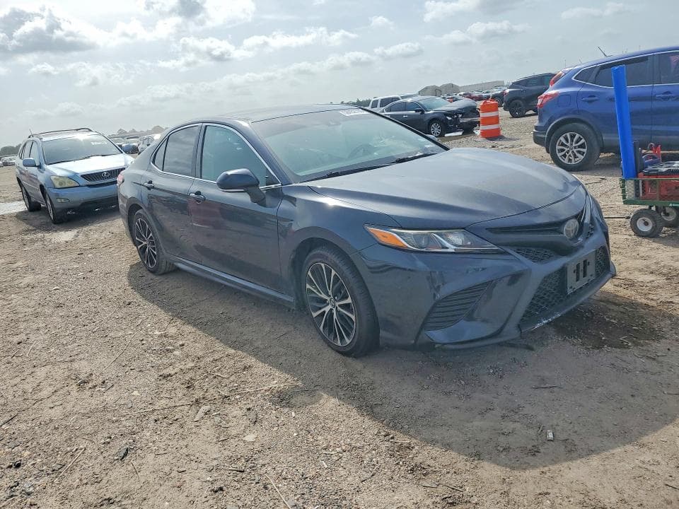2018 TOYOTA CAMRY SE 4