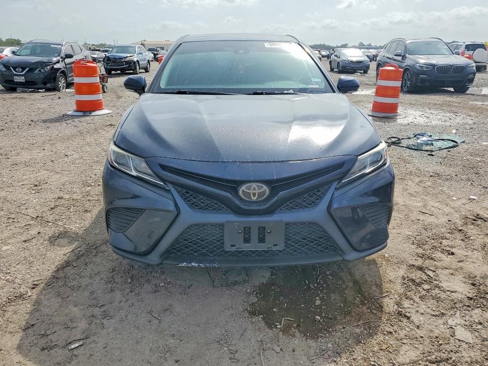 2018 TOYOTA CAMRY SE 5