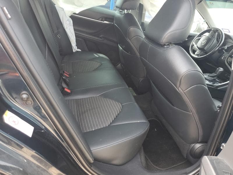 2018 TOYOTA CAMRY SE 10