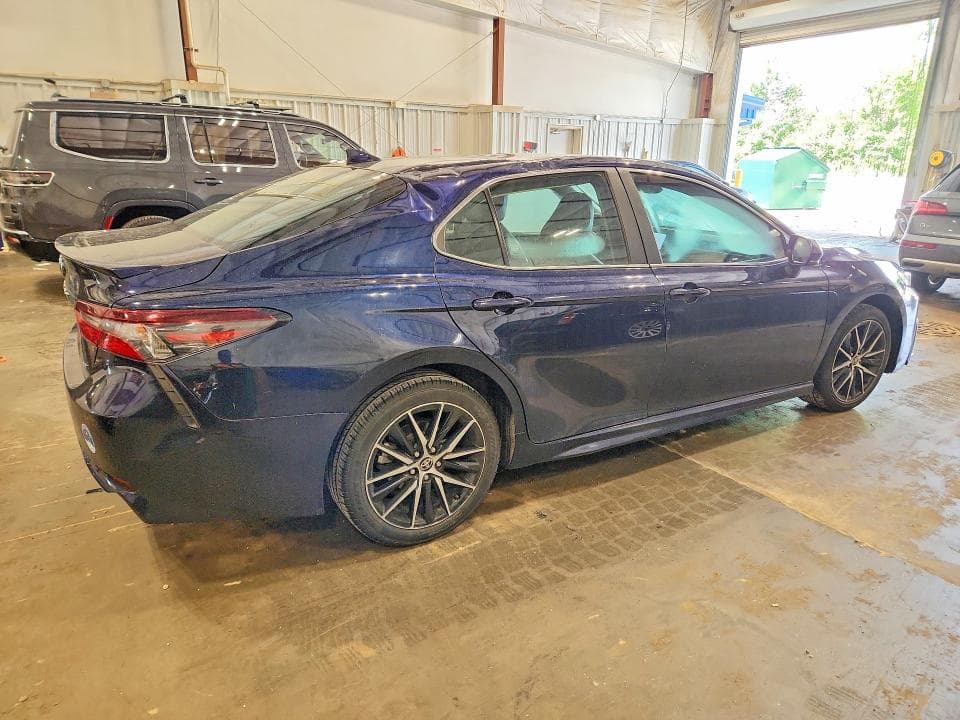 2021 TOYOTA CAMRY SE 3