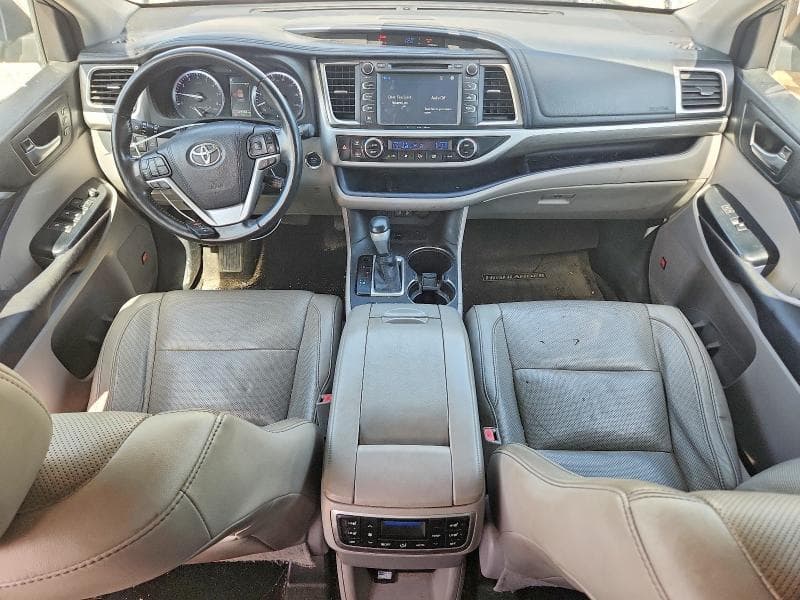 2017 TOYOTA HIGHLANDER LIMITED PLATINUM LIMITED PLATINUM 8
