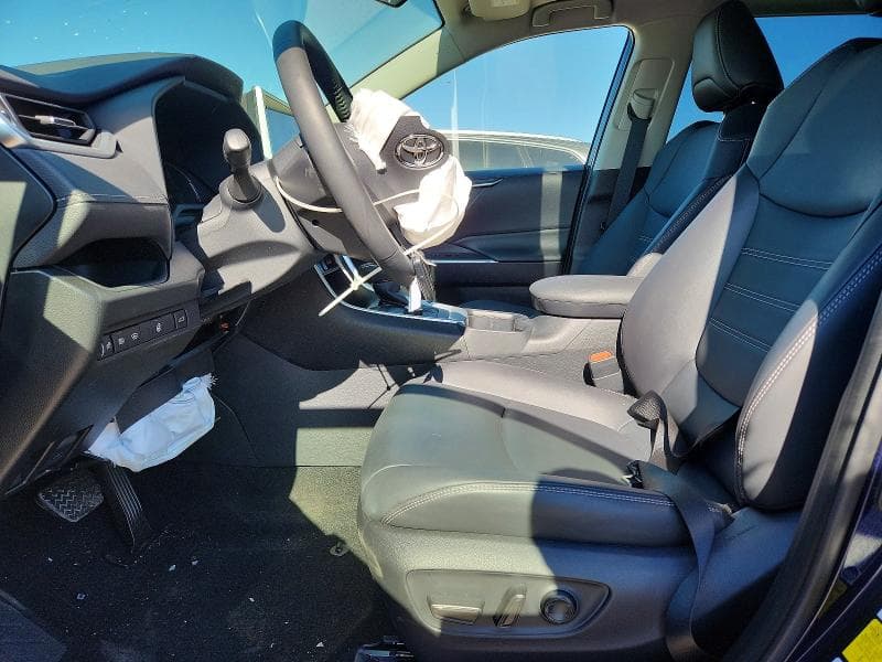 2025 TOYOTA RAV4 XLE PREMIUM 7