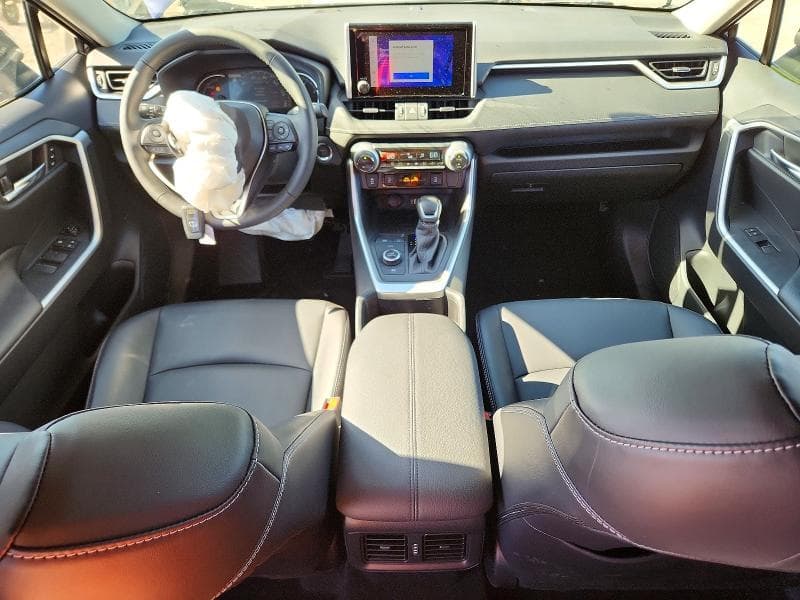 2025 TOYOTA RAV4 XLE PREMIUM 8