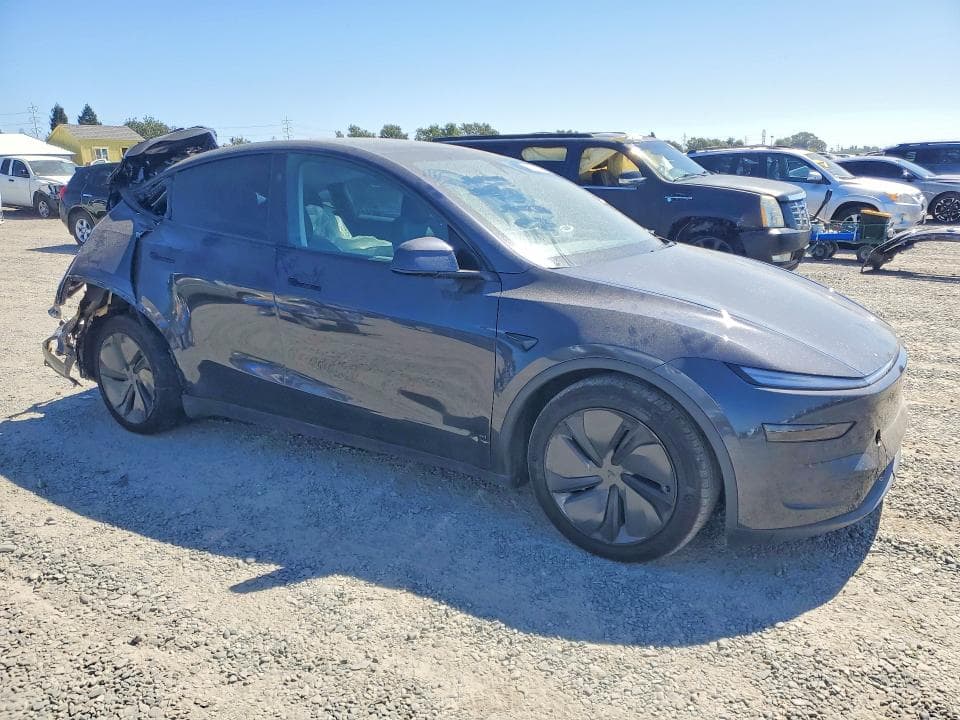 2026 TESLA MODEL Y 4