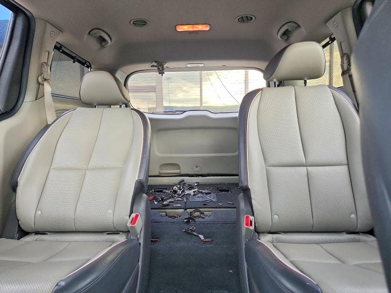 2017 KIA SEDONA EX 10