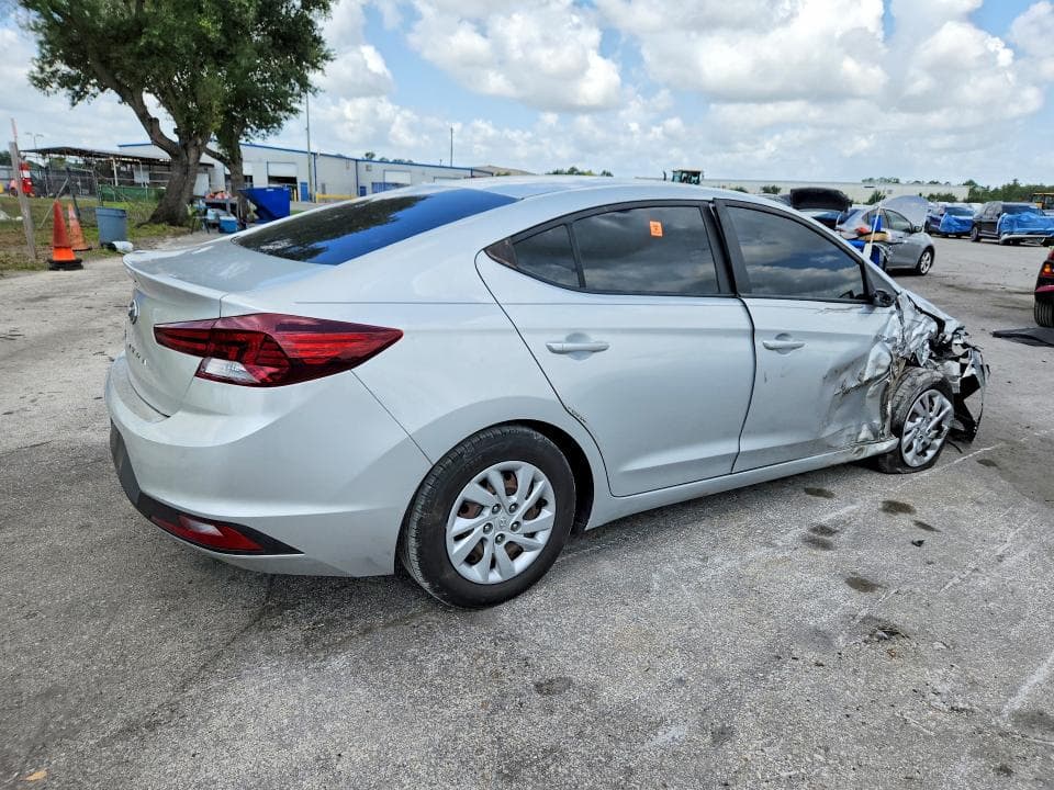2019 HYUNDAI ELANTRA SE 3
