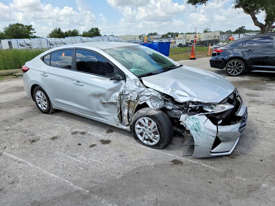 2019 HYUNDAI ELANTRA SE 4