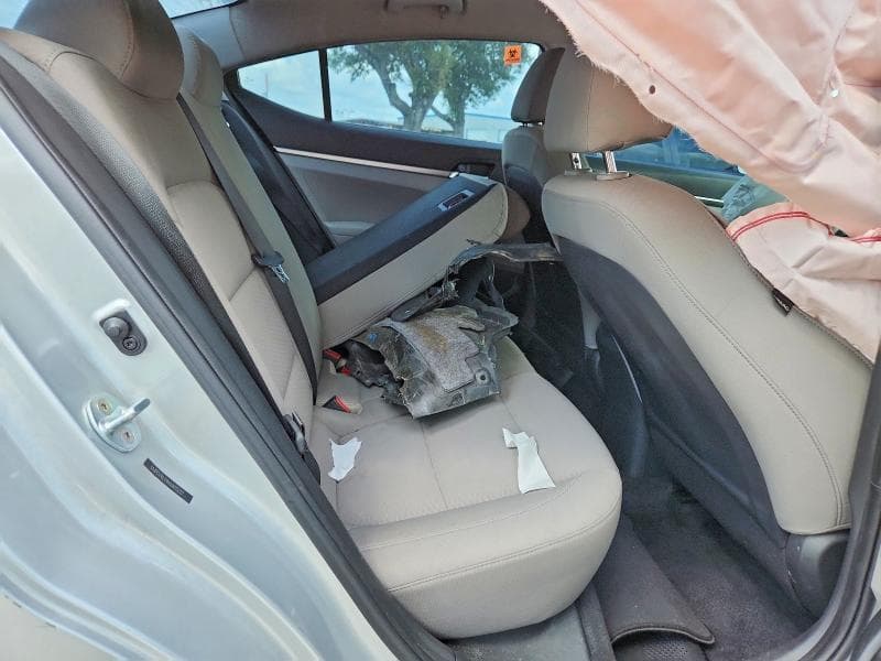 2019 HYUNDAI ELANTRA SE 10