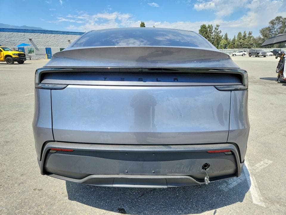 2026 TESLA MODEL Y 6